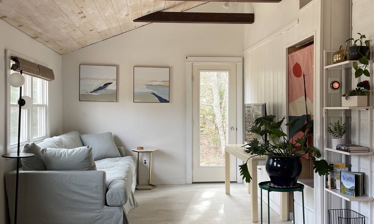 Town Hill Cabin | Romantic Forest Cabin - private, near everything