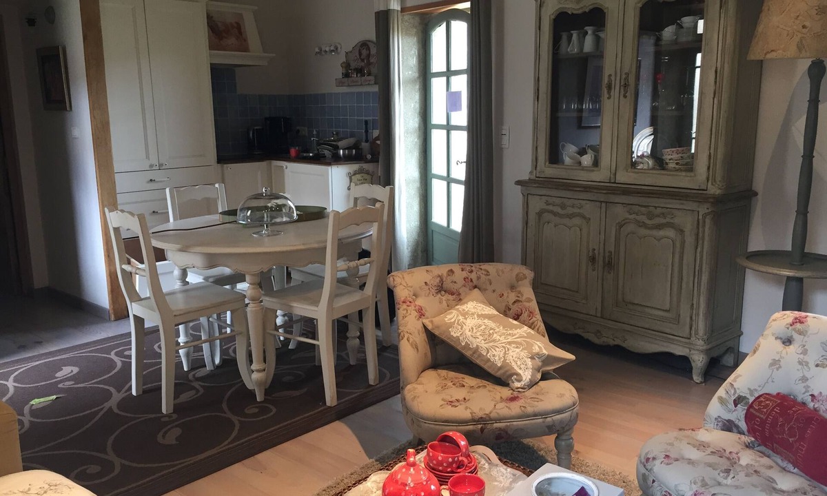 La Bastide-sur-l'Hers Cottage | Romantic 17 century village house with private spa, bakery and butcher within walking distance.