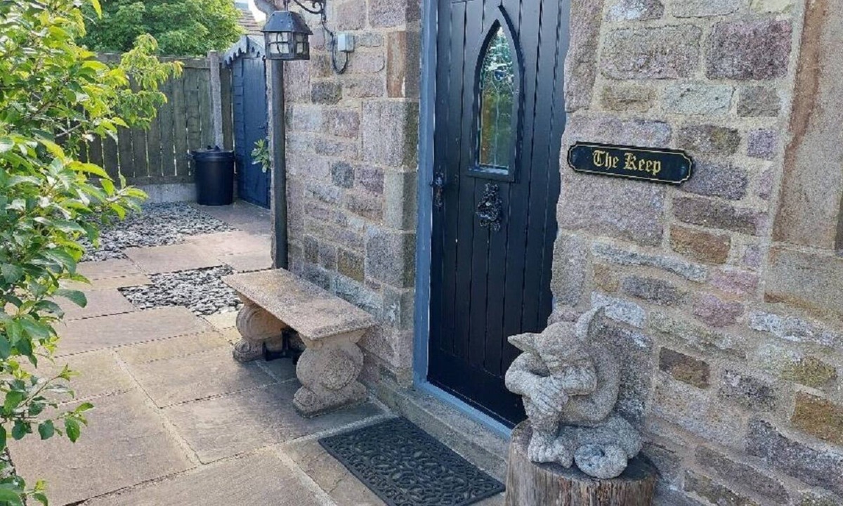 Longnor Cottage | Romantic getaway set in 5 acres.