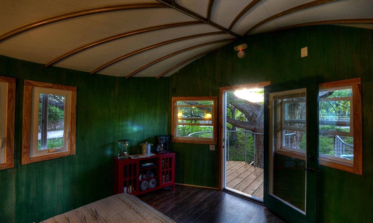 Spicewood House | Romantic Getaways in Fully-Equipped Tree House Rental in Spicewood, Texas
