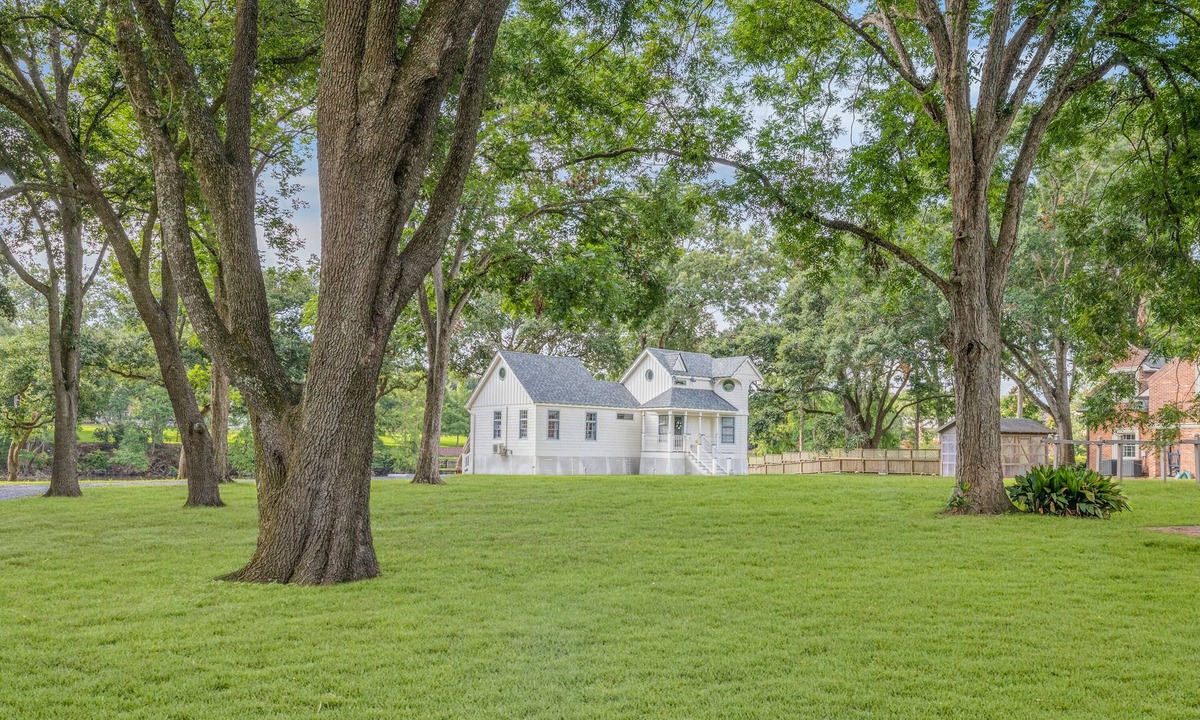 Lafayette Cottage | Romantic “Gingerbread” Cottage on the Vermillion River