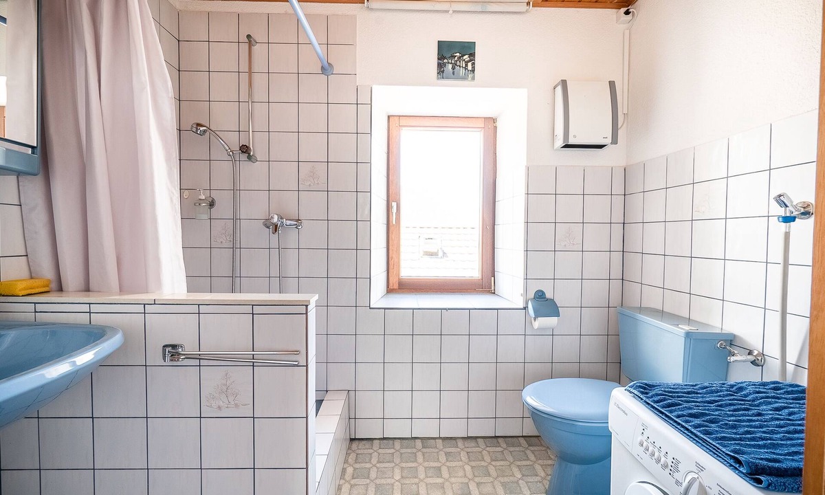 Giubiasco House | Romantic Gioiello in the village center of Loro