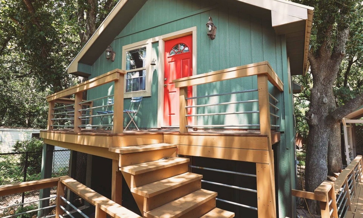 Pottsboro Apartment | Romantic guest house within walking distance from Lake Texoma.