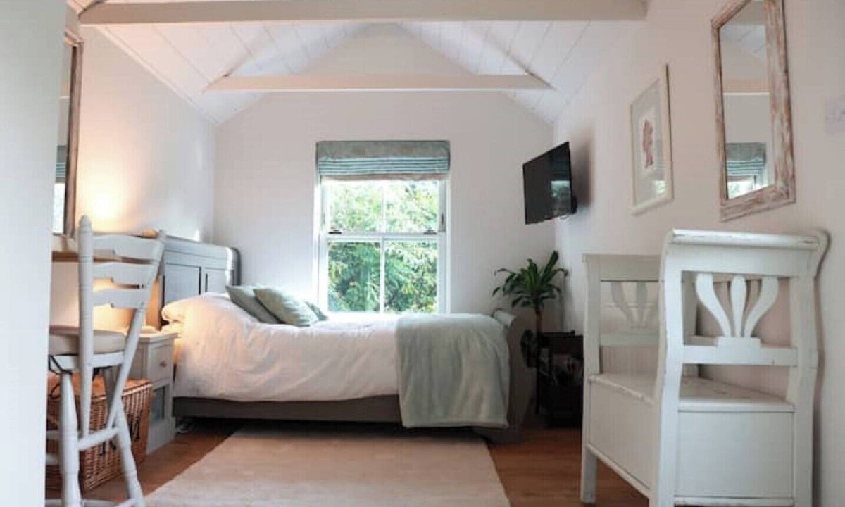 Cranbrook Apartment | Romantic hideaway - newly converted studio in Kent