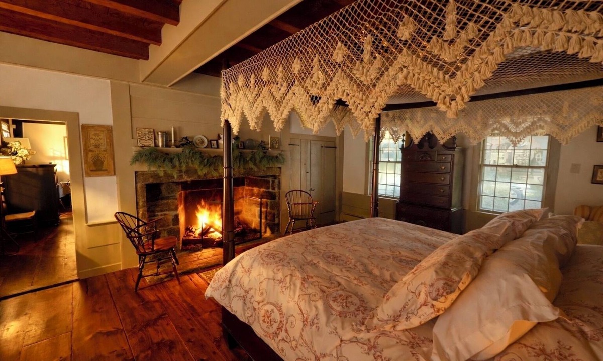 Lisbon Other | Romantic, Historic 1750 Early Colonial House near Casinos, Spa, Mystic and more!