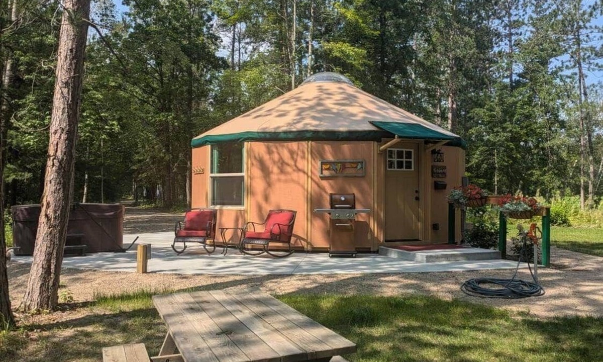 Grand Rapids House | Romantic Hot Tub Get-a-way!