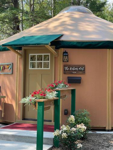 Grand Rapids House | Romantic Hot Tub Get-A-Way!