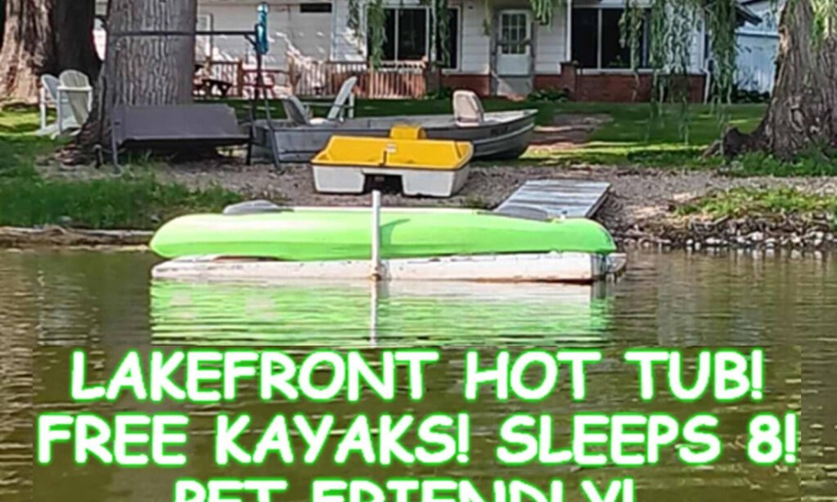 Helmer House | Romantic House on the Lake-Hot Tub Pet Friendly-kayaks-Fishing Boat. Sleeps 8
