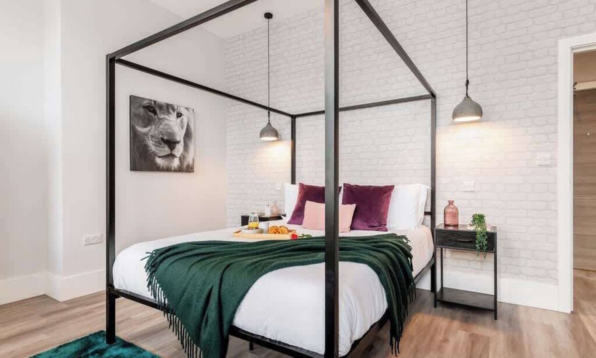 West Cliff Apartment | Romantic King Apt w/Sea View, Free Gym & Parking