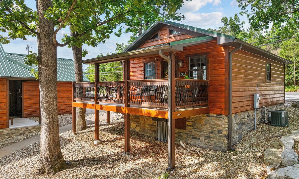 Indian Point Cabin | Romantic Lakefront Escape w/Fireplace | 3 Min SDC
