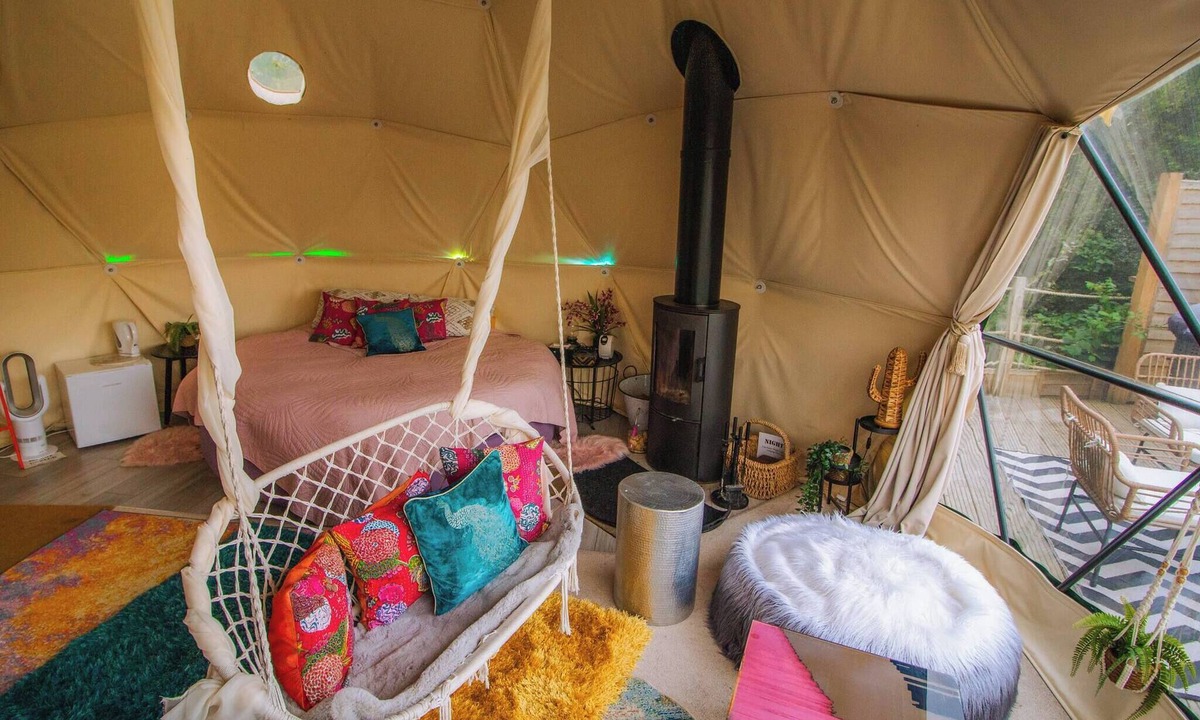 Henfield Cabin | Romantic Lakeview Dome