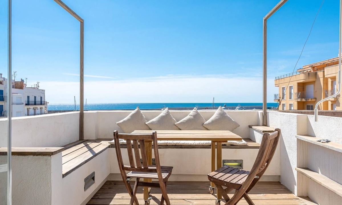 Costa Dorada Apartment | Romantic loft ideal couples with sea views