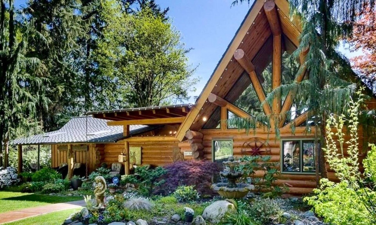 Arlington Cabin | Romantic LOG CABIN on Stilly River w/Hot tub! Setup for 2 people only