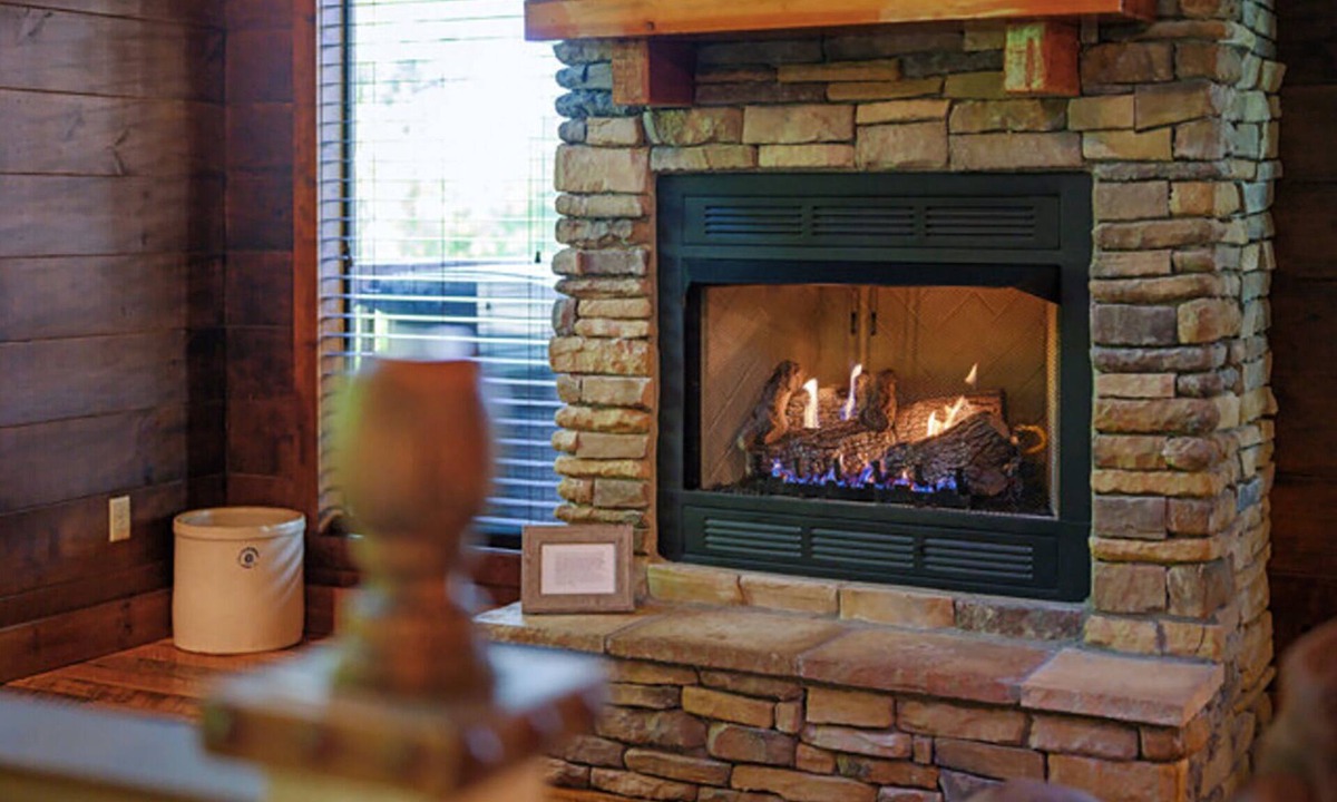 Ringold Cabin | Romantic log cabin w/private heart-shaped hot tub and fireplace for two