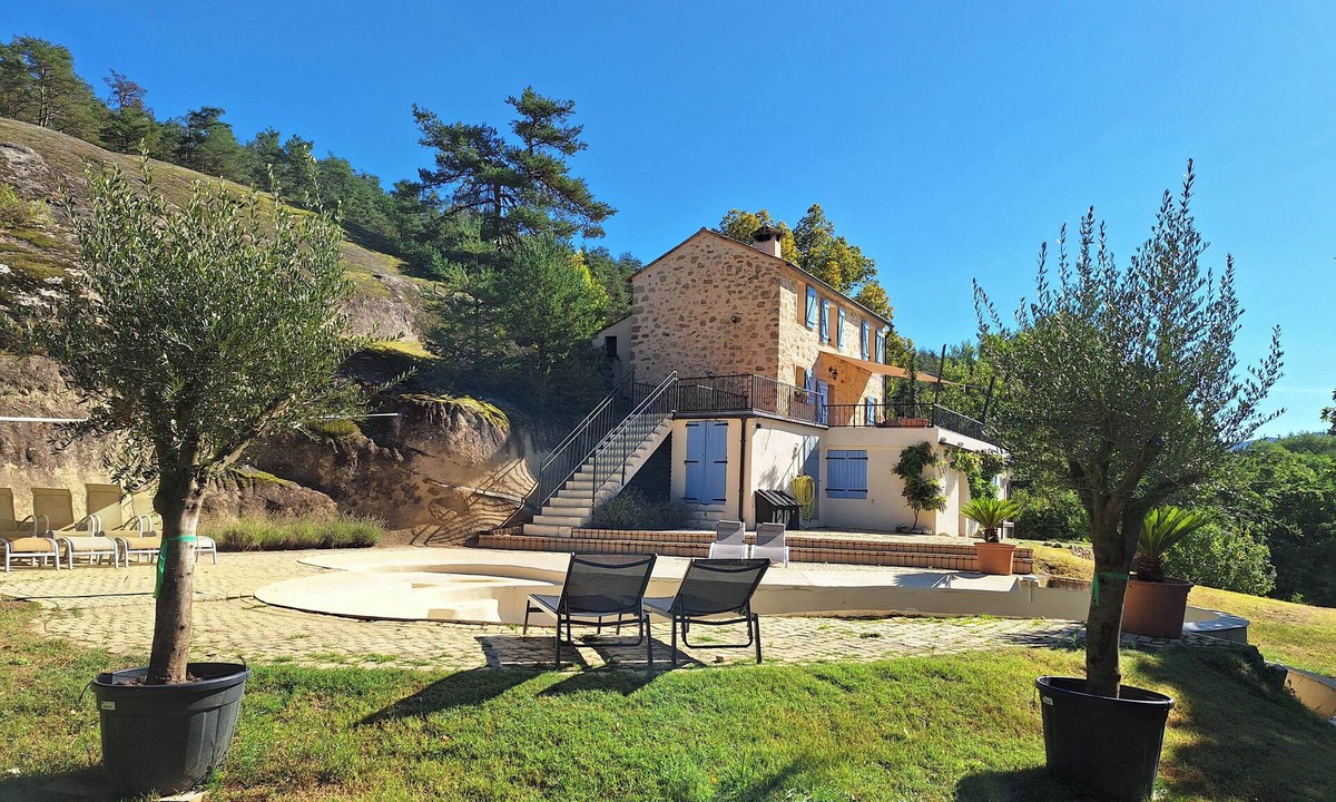 Saint-Pierre House | Romantic-Louveteaux-en-Provence *