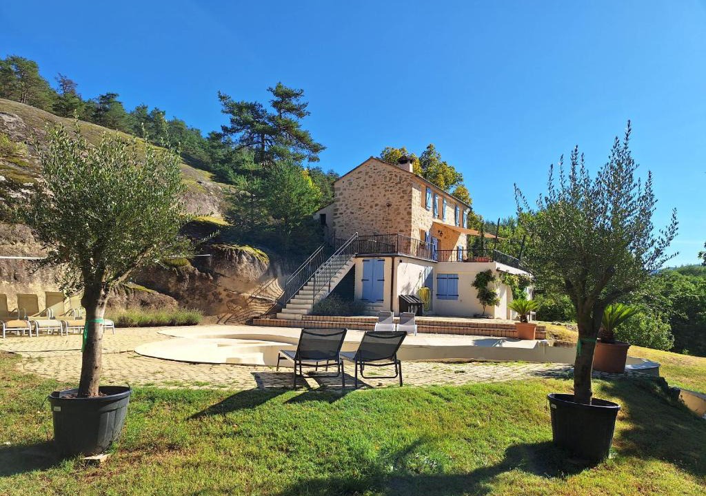 Saint-Pierre House | Romantic-Louveteaux-en-Provence*
