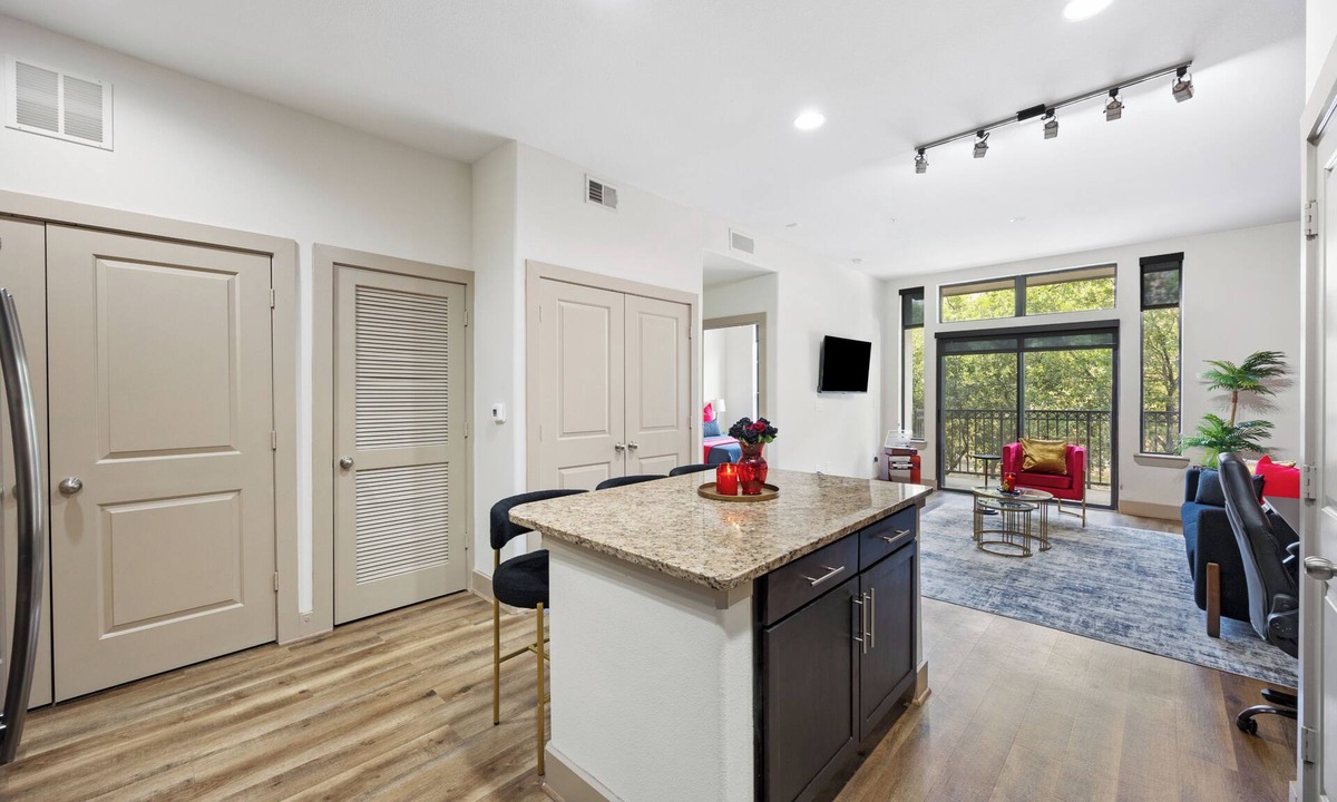 Midtown Apartment | Romantic Luxe Stay- Houston Texas, Downtown.