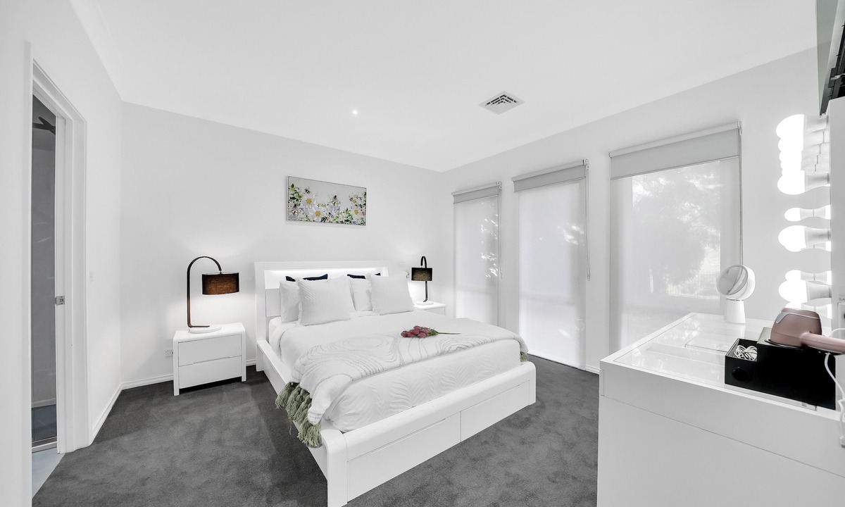 Sanctuary Lakes House | Romantic luxurious stay with amazing views