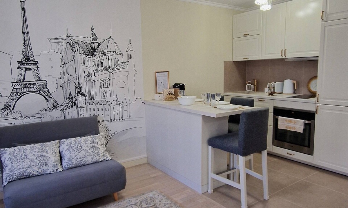 Villiers-sur-Marne Apartment | Romantic manor-style studio. Located 25 min. from Paris and Disneyland