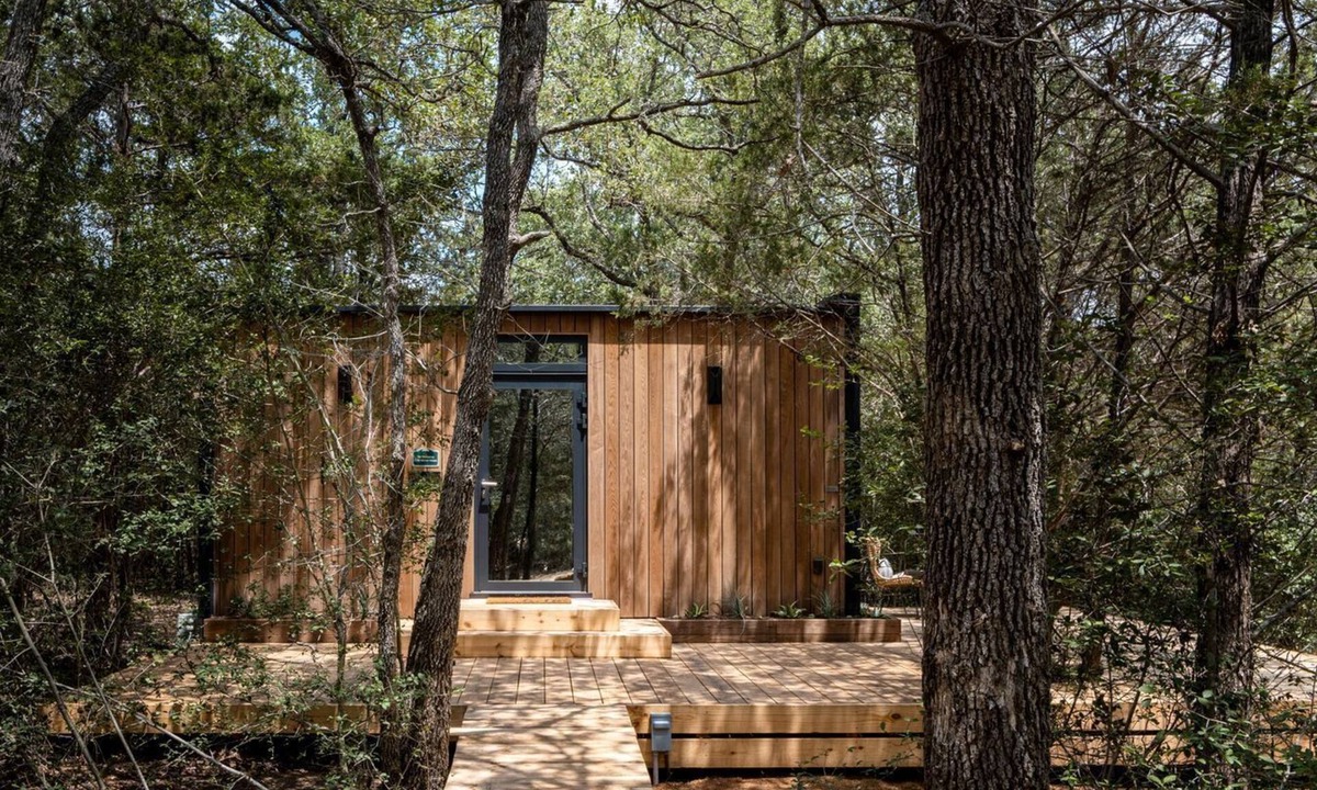 Bastrop House | Romantic Mirror Cabin Retreat by the Lake in the Enchanted Forests of Texas