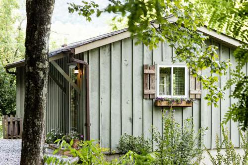 Purlear House | Romantic Mountain Cottage Near Boone