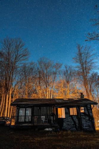 Gouldsboro House | Romantic Mountainside Cozy Cabin Poconos
