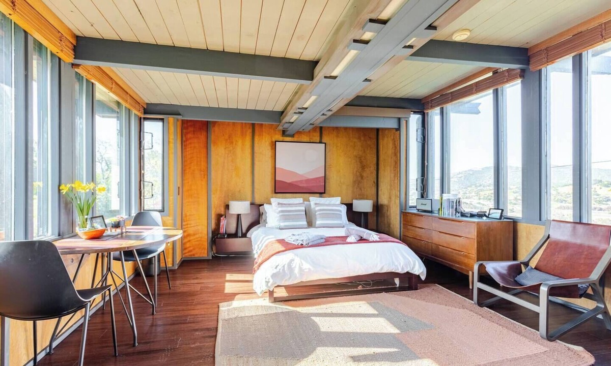 Santa Venetia Condo | Romantic Mtn Studio - Pool, Sauna, Views!