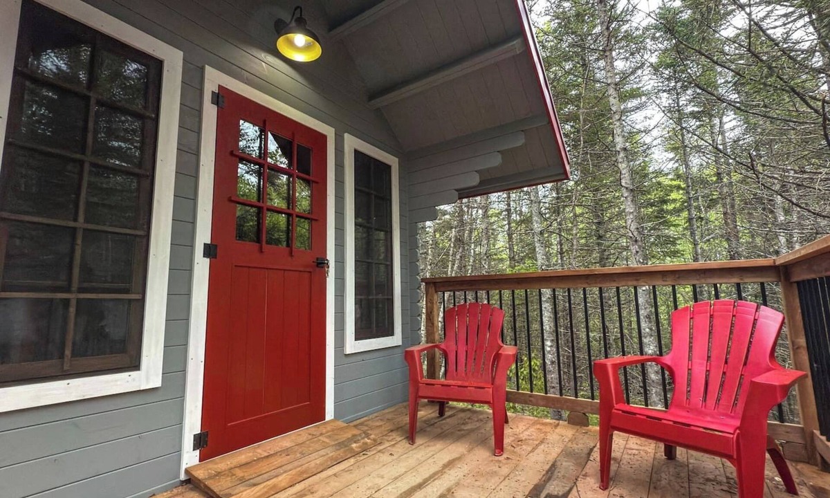 East Hants Cabin | Romantic Nature Stay | Accessible Cabin for 2