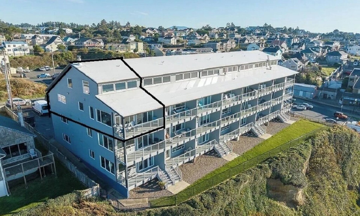 Newport Condo | Romantic Nye Beach Oceanfront Corner Unit Panoramic View, 2 king Beds, Spa Tub