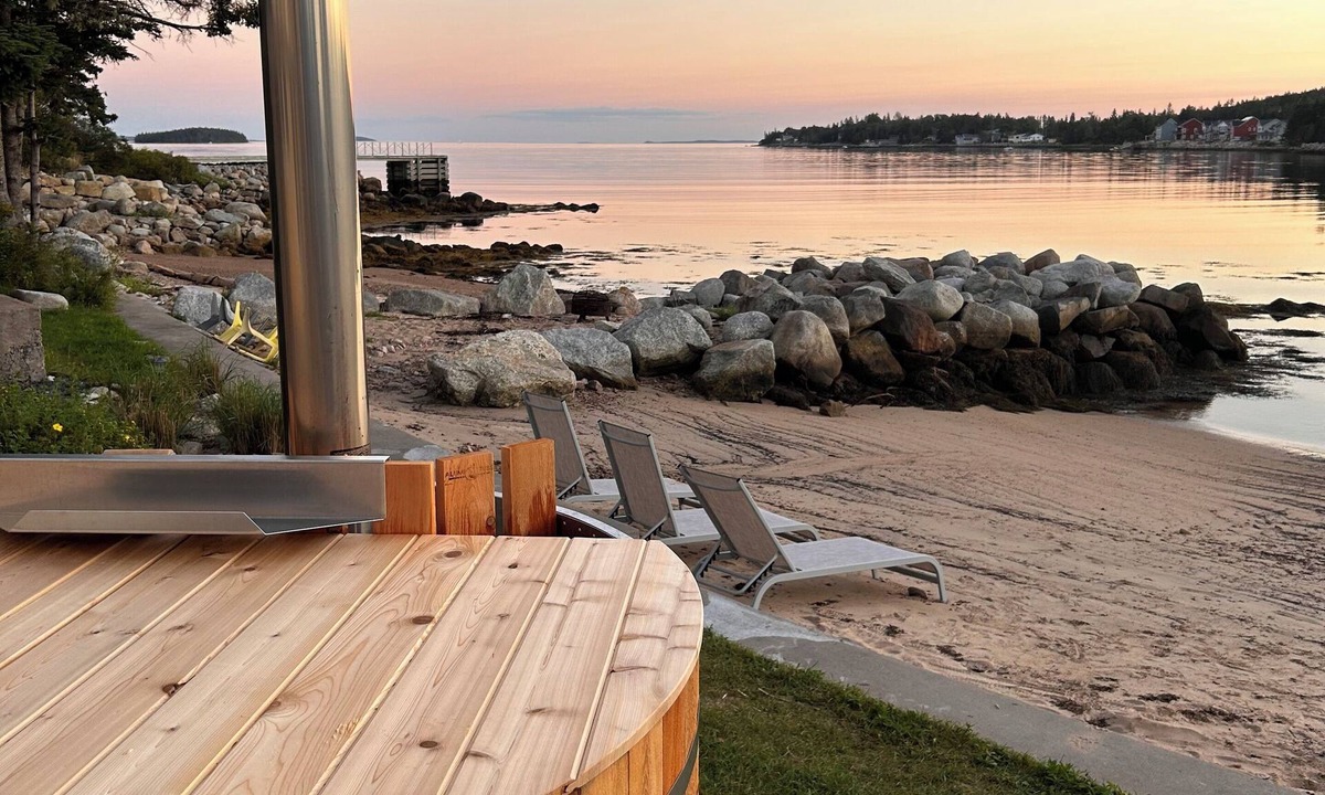 Boutiliers Point Cottage | Romantic Oceanfront Cottage | Private Wood-Fired Hot Tub | Near Halifax
