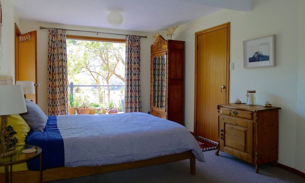 Phegans Bay Bed & Breakfast | Romantic Owls Nest + Water Views