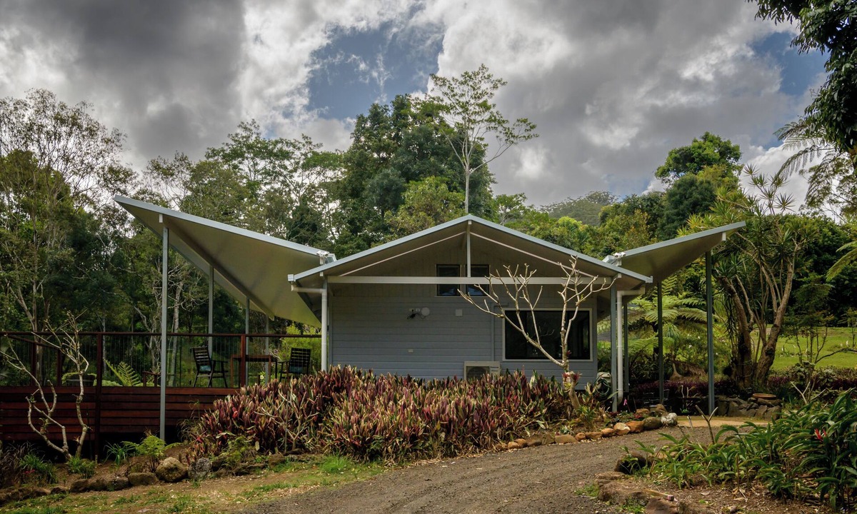 Upper Coopers Creek Cottage | Romantic Pool House for Couples | PRIVATE Pool & Deck in the Byron Hinterland