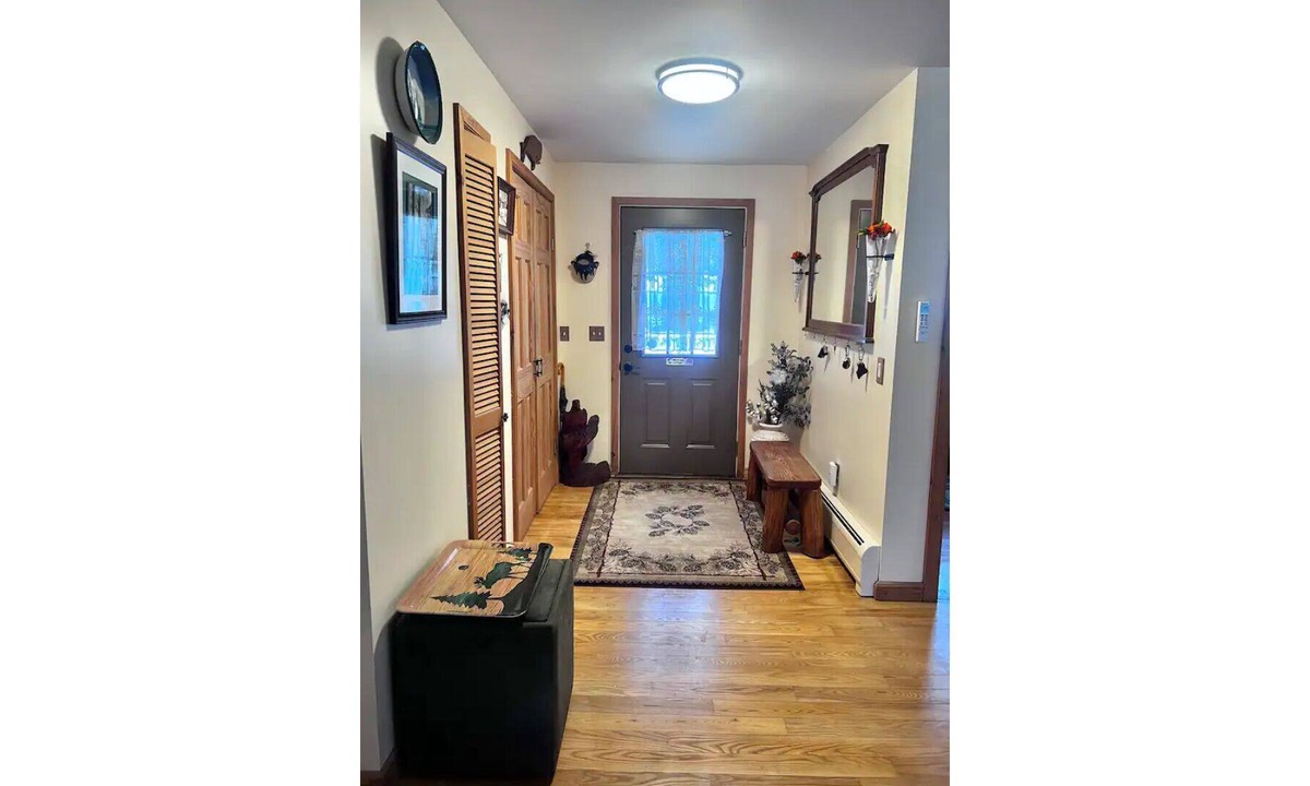 Island Falls House | Romantic peaceful & private by Pleasant Lake.