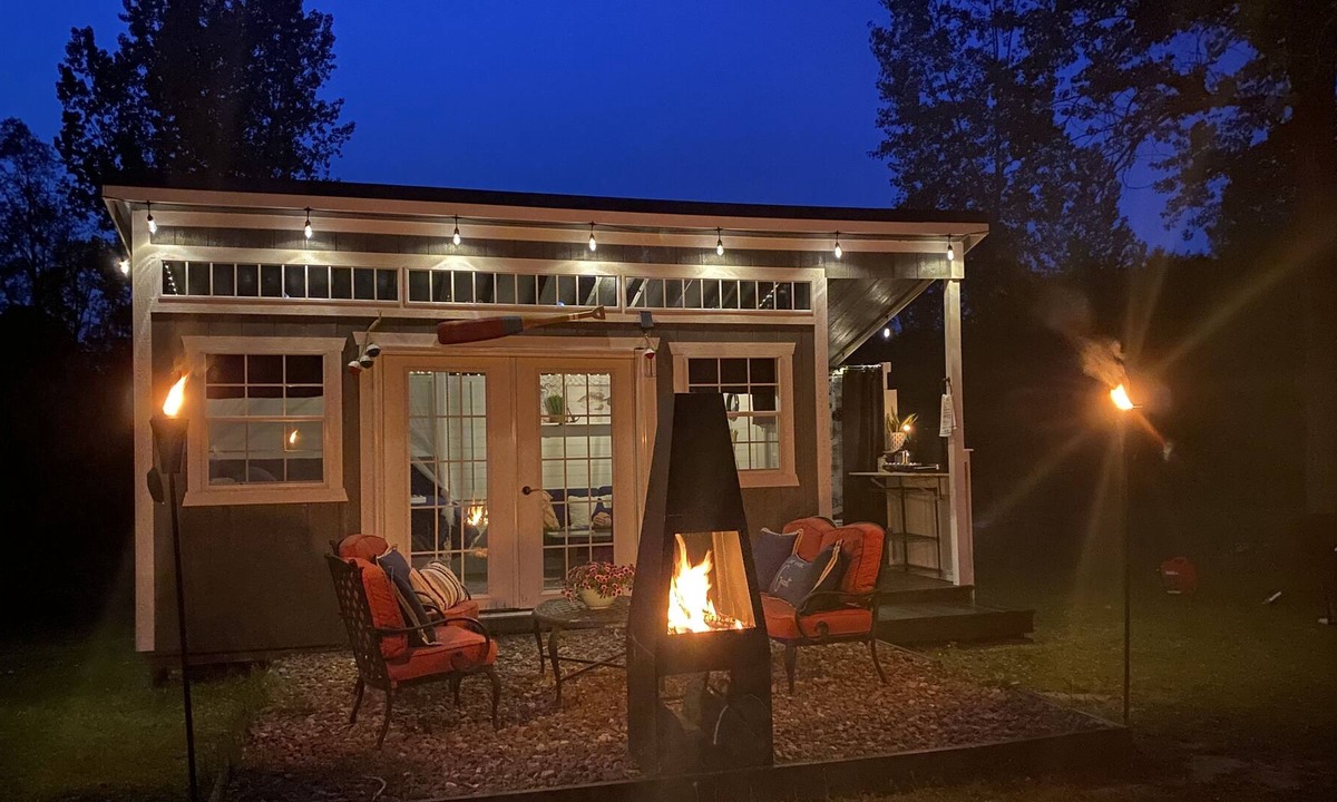 South Butler Cabin | Romantic Pond side Cottage Close to Fair Haven Beach