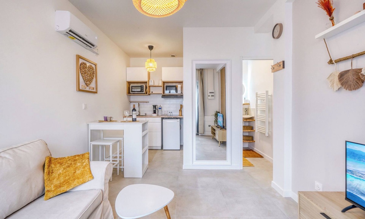Bastide Apartment | Romantic & Refined Escapade in Bordeaux
