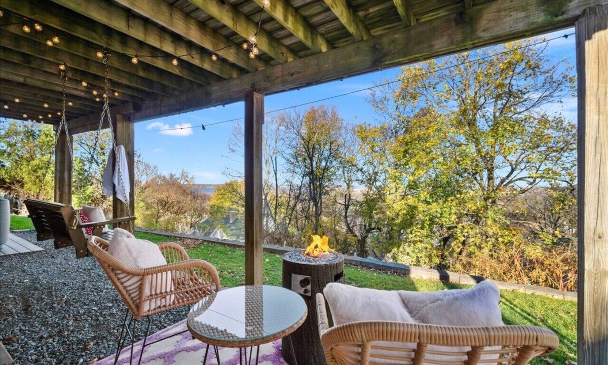 Westside Apartment | Romantic Retreat, Hot Tub, Firepit