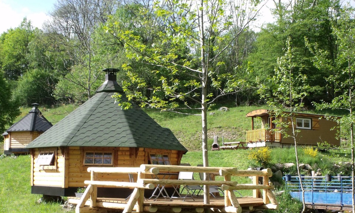 Ferdrupt House | Romantic Riverside Cabin with Panoramic Terrace and Private Sauna Session