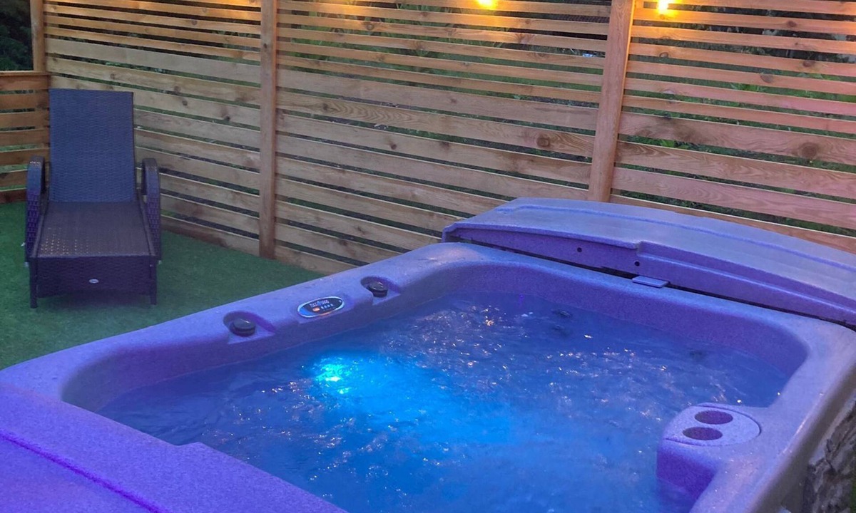 Legbourne Cabin | Romantic Riverside En-suite Cabin with Private Hot Tub