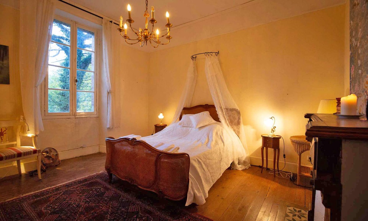Barbachen House | Romantic room at Château Lestéous