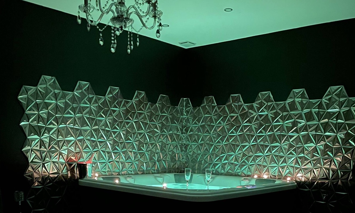 Roujan Apartment | Romantic room with private jacuzzi