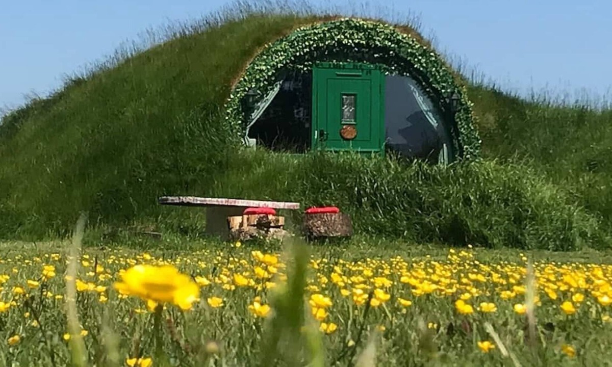 Barnstaple Cabin | Romantic Rural Break In Countryside Castle Grounds