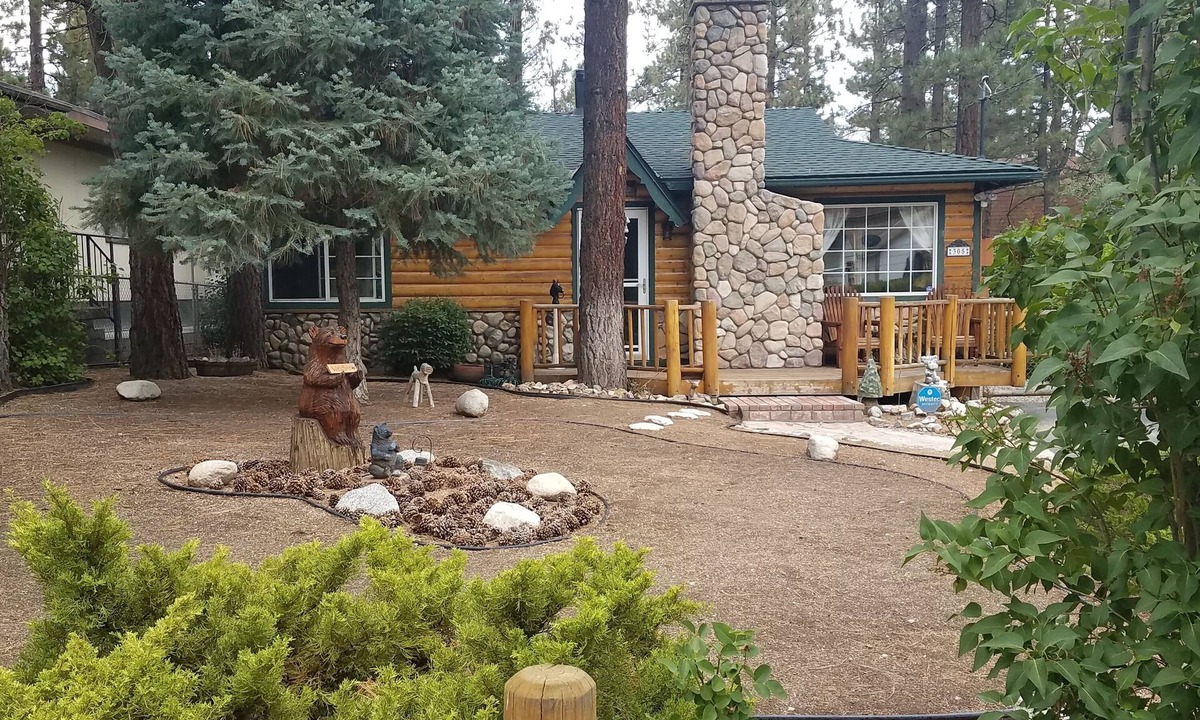 Big Bear City Cabin | Romantic, Rustic Log Cabin EXCLUSIVELY for Couples/Small Families; 4 PERSON MAX