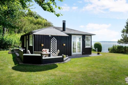 Egsmark Strand House | Romantic Seaside Cottage With Panoramic Views Just 20 Meters From The Beach
