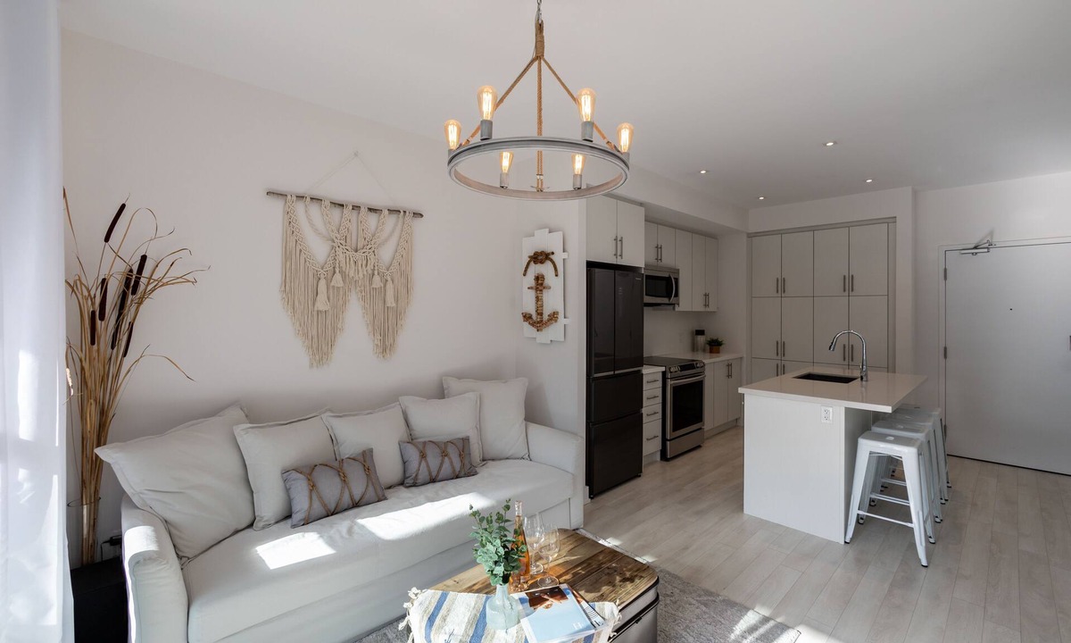 Innisfil Condo | Romantic Stay at Friday Harbour Resort Lake Simcoe