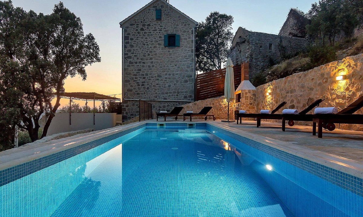 Zaostrog House | Romantic stone villa with heated pool