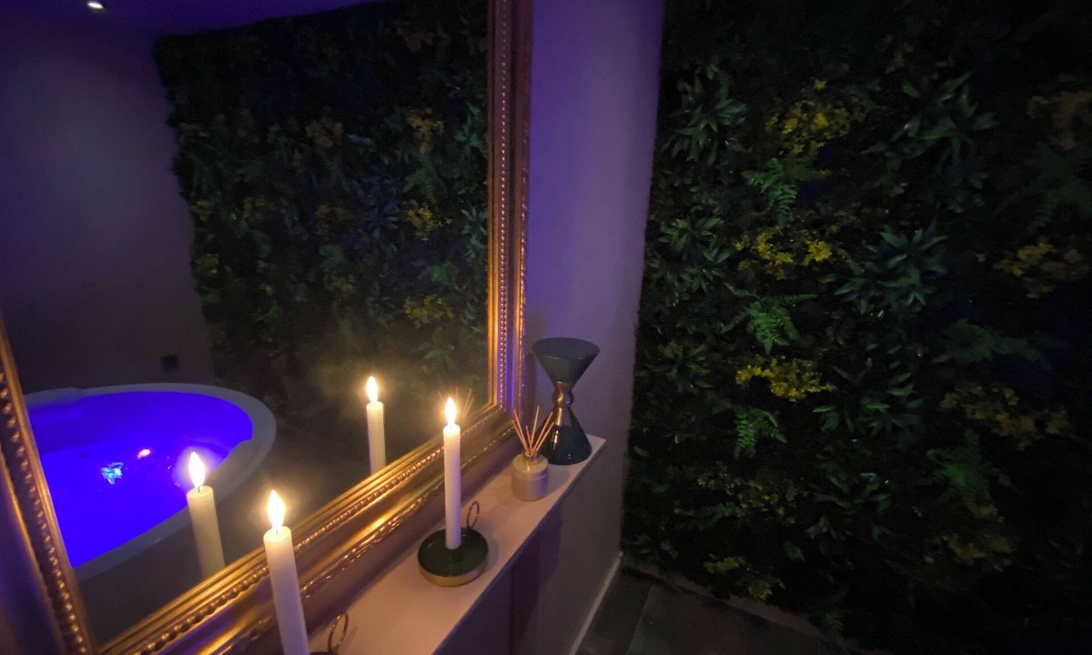 Sainte-Eusoye Apartment | Romantic Suite "Love Room" with Jacuzzi