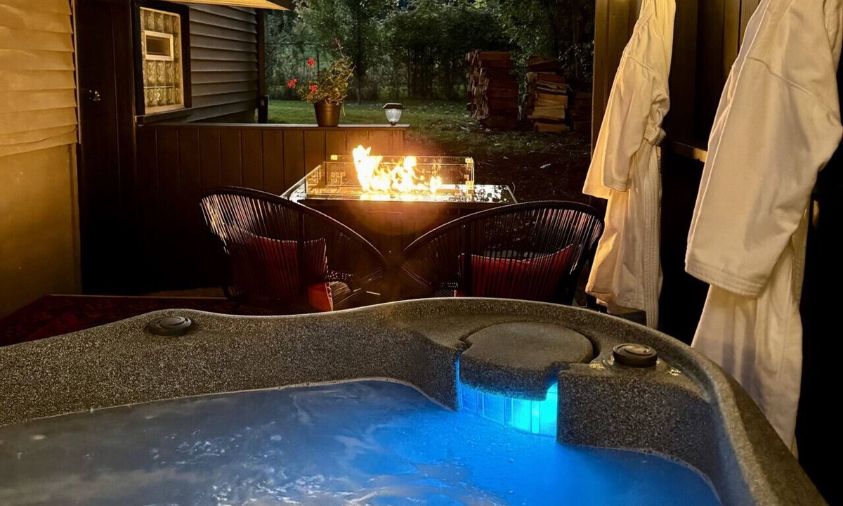 Fayetteville Condo | Romantic Suite Private Hot Tub
