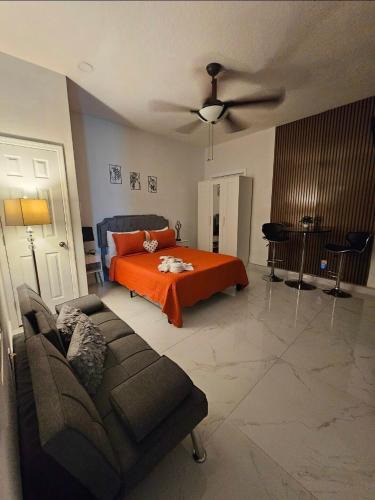 Bearss Plaza Apartment | Romantic Suite