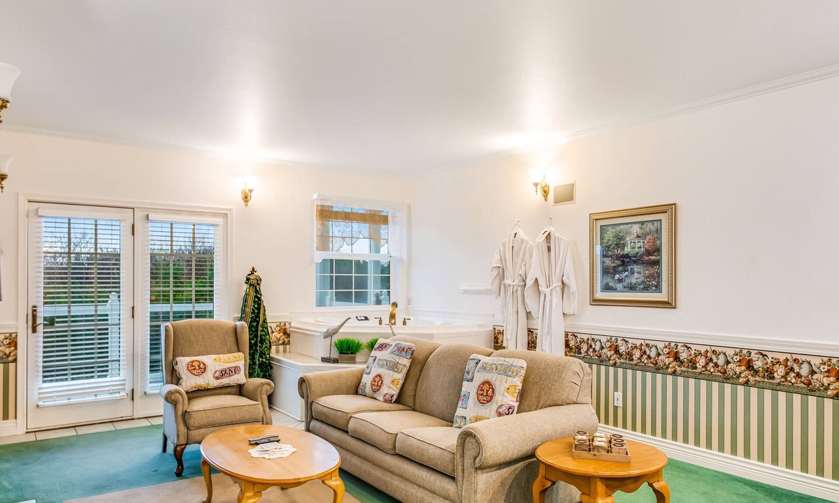 Ocean Shores Condo | Romantic suite w/fireplace, jetted tub & full kitchen