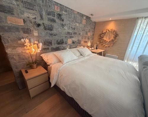 Cademario Apartment | ROMANTIC SUlTE WITH ITS OWN SPA AND OPEN VIEW TO LUGANO
